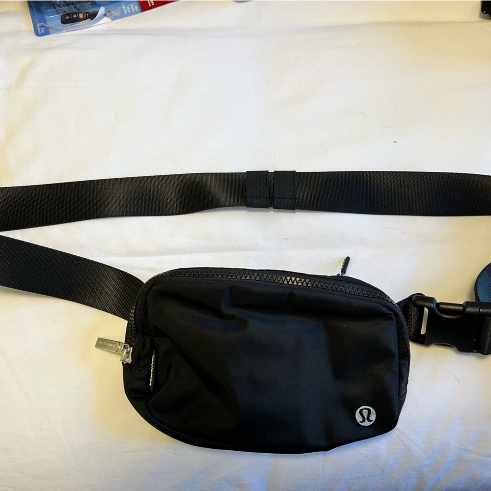 lululemon athletica Midnight Black Belt Bag